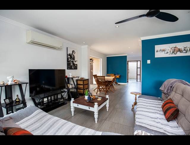 3 BEDROOM TOWNHOUSE FOR SALE IN UMHLANGA CENTRAL